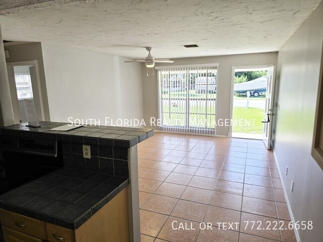 Foto del edificio - 1260 SE St Lawrence Way