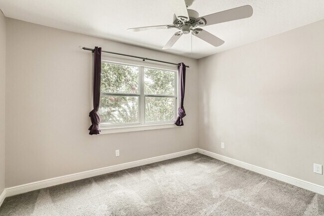 Building Photo - 504 Westborough Ln