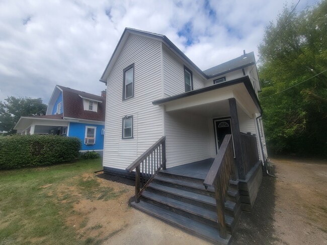 Building Photo - 850 W Elm St