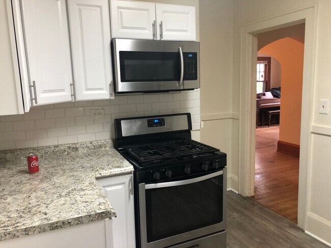Kitchen - 1076 18th Ave SE
