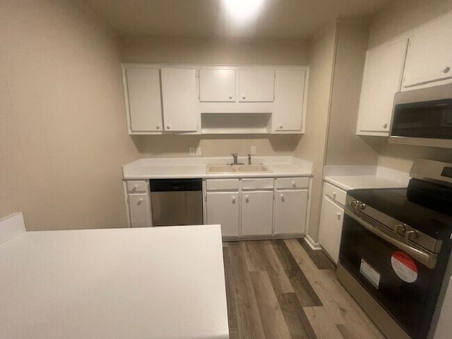 Foto del edificio - 504 Merrymont Dr