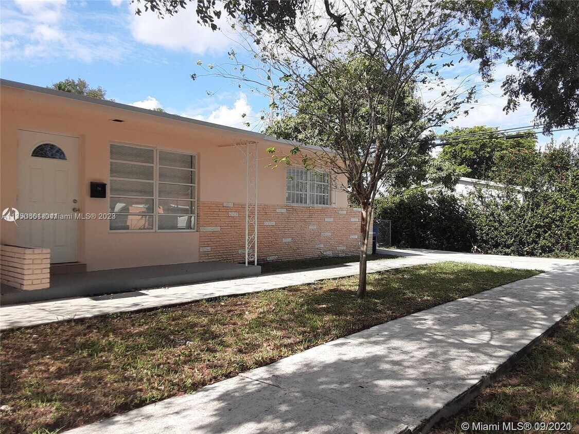 Foto principal - 412 SW 10th St