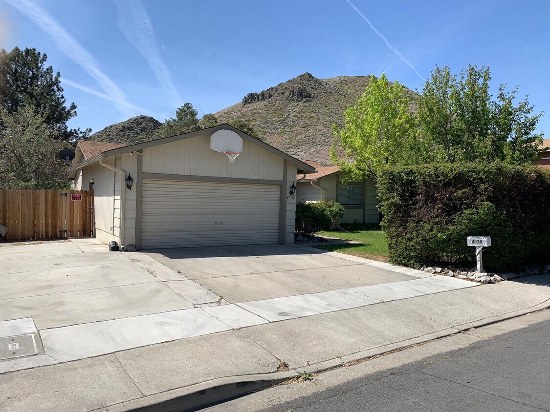 Foto principal - 3 bedroom 2 bath home