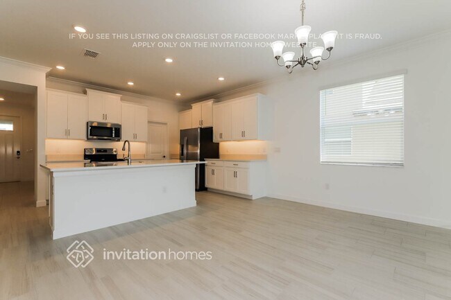 Building Photo - 14233 17 Ct E