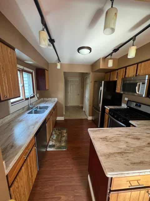 Building Photo - 1091 Devonshire Ave