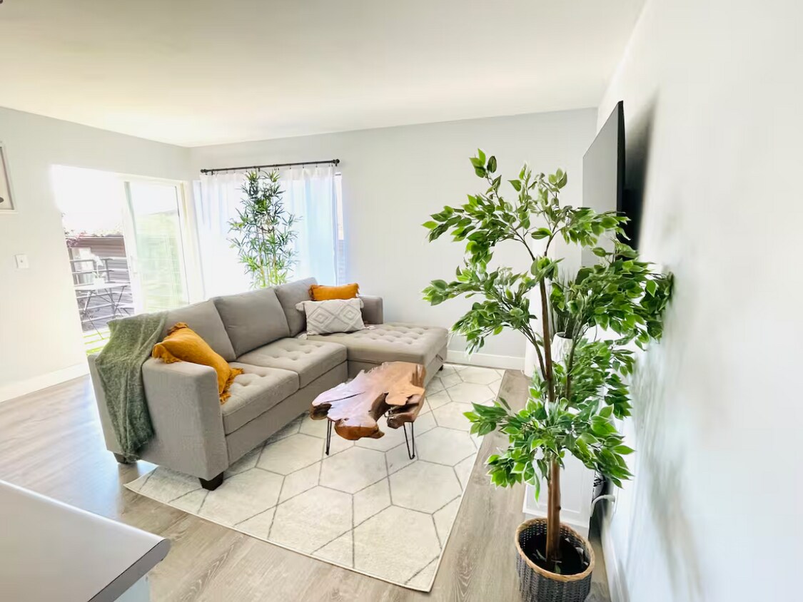 Foto principal - 1312 6th Ave N