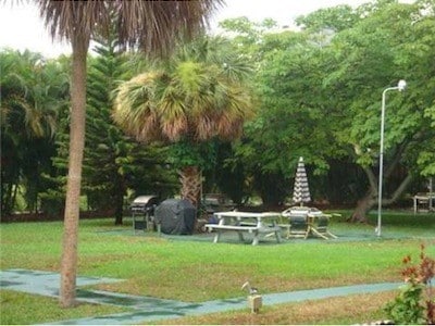 Interior park - 1420 Atlantic Shores Blvd