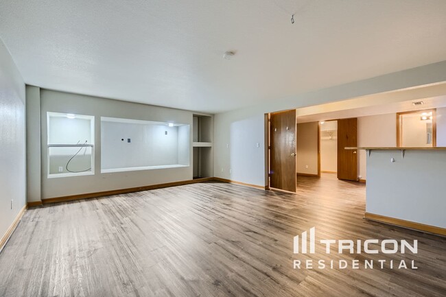 Building Photo - 995 Cobblestone Dr