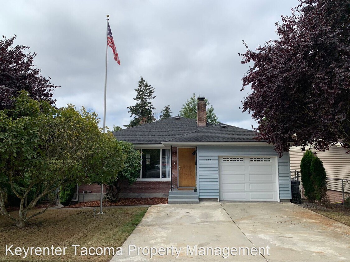 Primary Photo - 4 br, 2 bath House - 330 Regents Blvd
