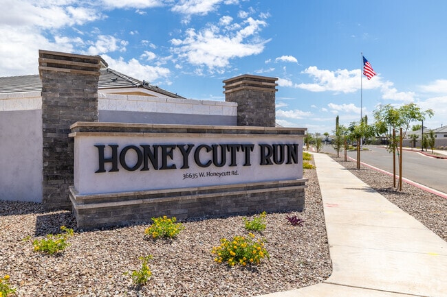 Monument Signage - Honeycutt Run