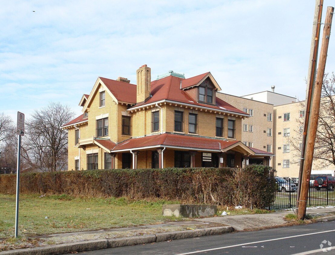 47 Vine St, Hartford, CT 06112 Apartments in Hartford, CT