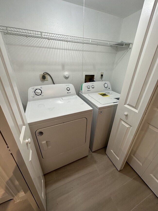 Building Photo - 2460 NW 33rd St