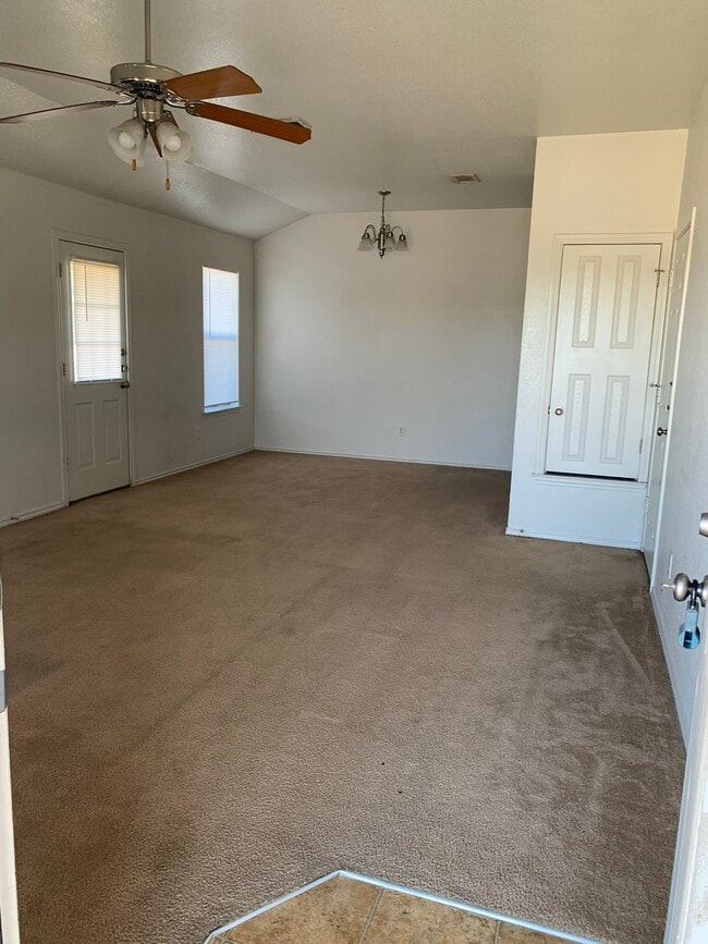 Building Photo - 2916 Ashley Dr