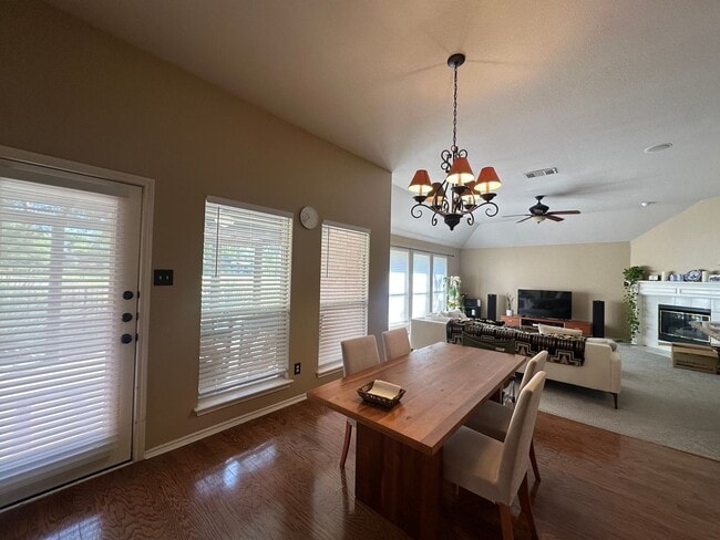Building Photo - 5204 Lakeland Dr