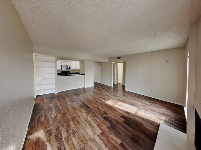 Foto del edificio - Adorable 2-Bedroom, 2-Bath Condo in Woodhaven – Gated Community! MOVE IN SPECIALS!