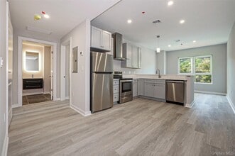 Building Photo - 500 Commerce St