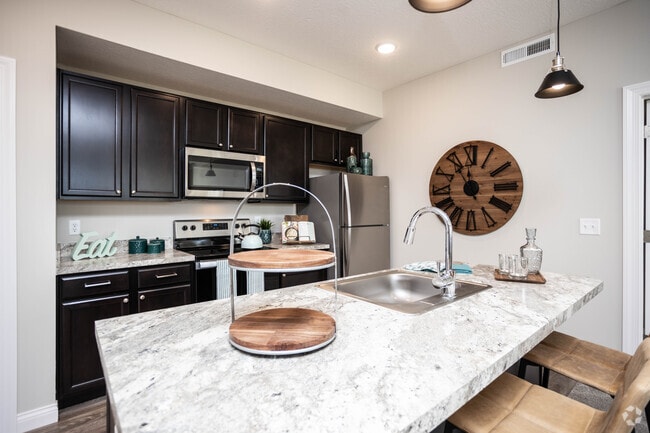 2BR, 2BA - 1,141 SF - Chateau - Liberty Summit