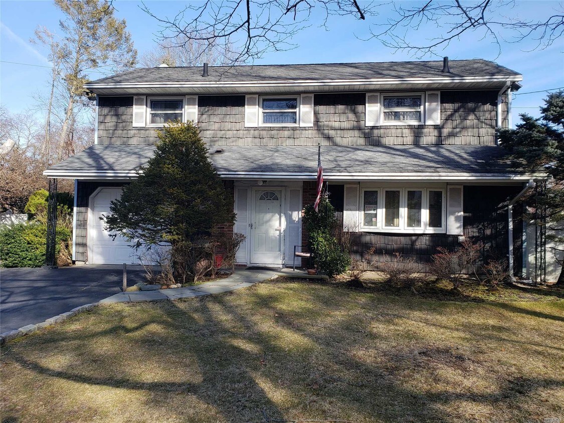 Primary Photo - 29 Bark Ave