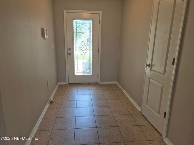 Building Photo - Cute 3/2 home ready to move in