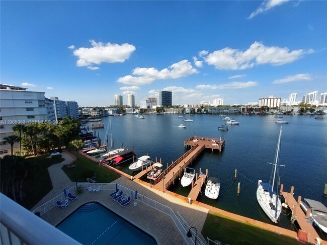 Foto del edificio - 400 Golden Isles Dr