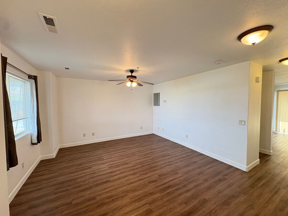 Foto principal - 1171 N. Cedar Blvd