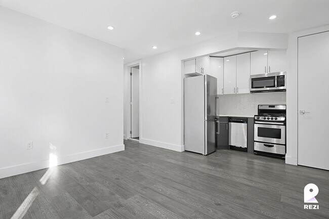 Building Photo - 119-20 Union Tpke