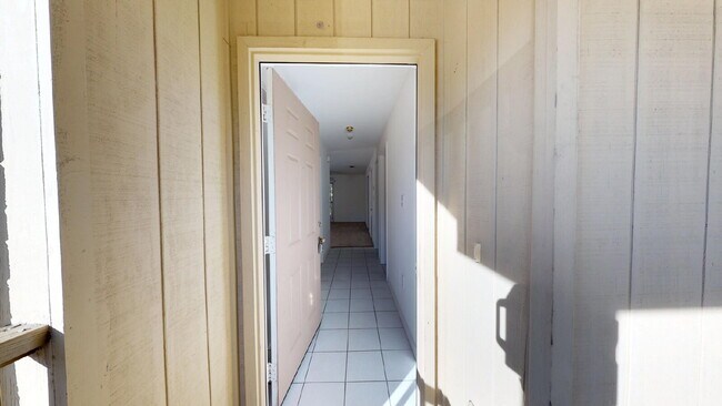 Foto del edificio - Coastal Comfort Awaits: Spacious 2-Bed, 2-Bath Retreat in Fort Walton Beach!
