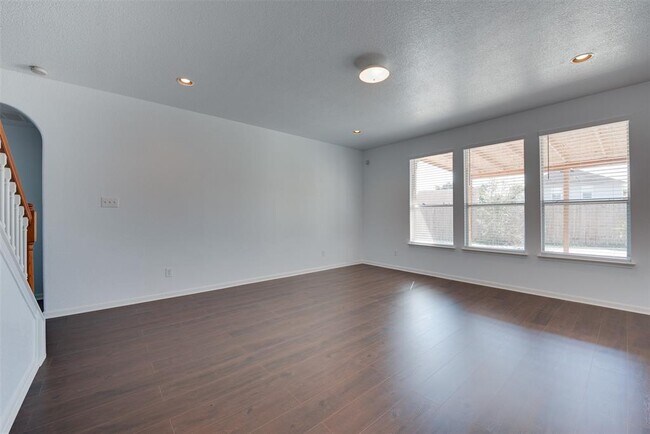 Foto del edificio - 21419 Flower Valley Cir