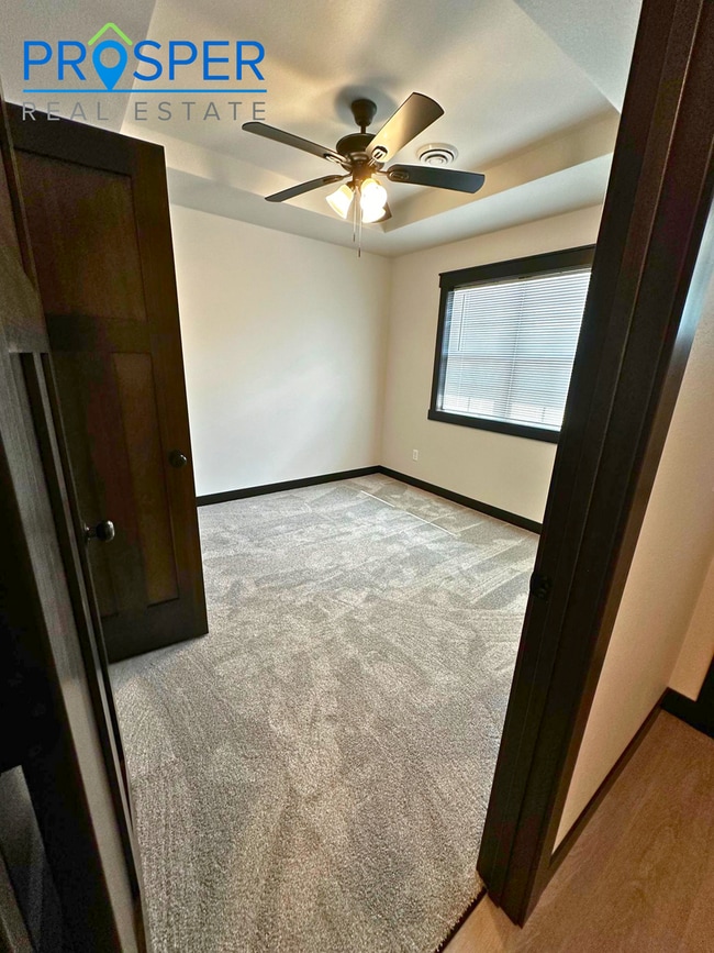 Building Photo - CA785X