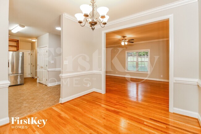Building Photo - 7505 Summersun Dr