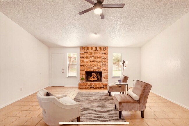 Foto del edificio - 8414 Danville Dr