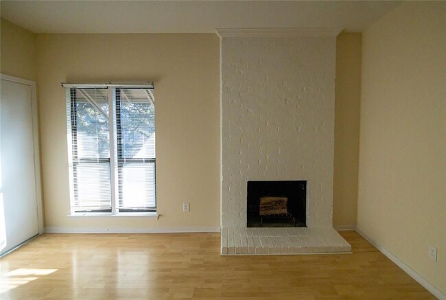 Building Photo - 10727 Park Village Pl