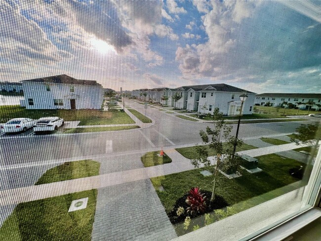 Building Photo - 357 SE Crossoak Ln