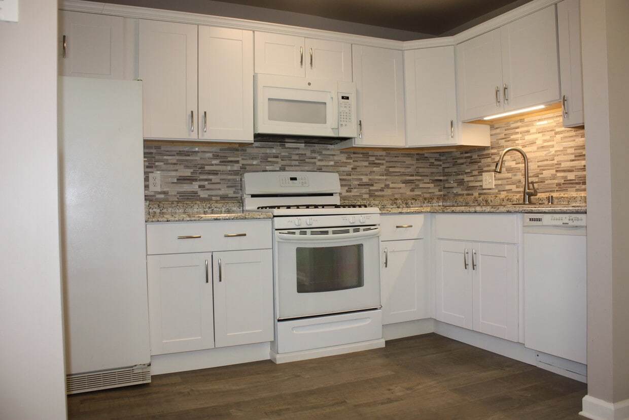 Kitchen - 220 Park Ave