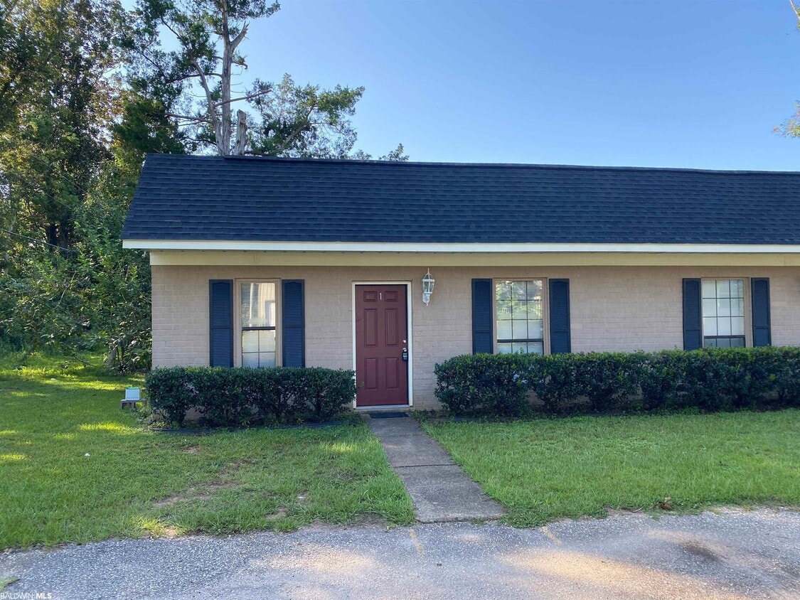 18330 Indiana St, Robertsdale, AL 36567 Townhome Rentals in