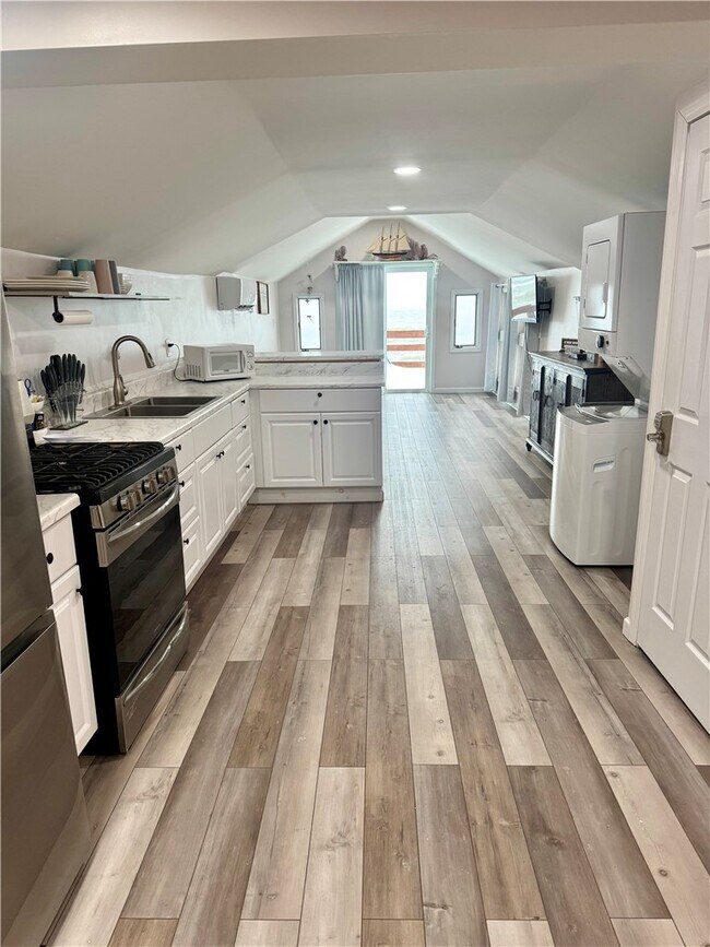 Foto del edificio - 182 Lake Bluff Rd