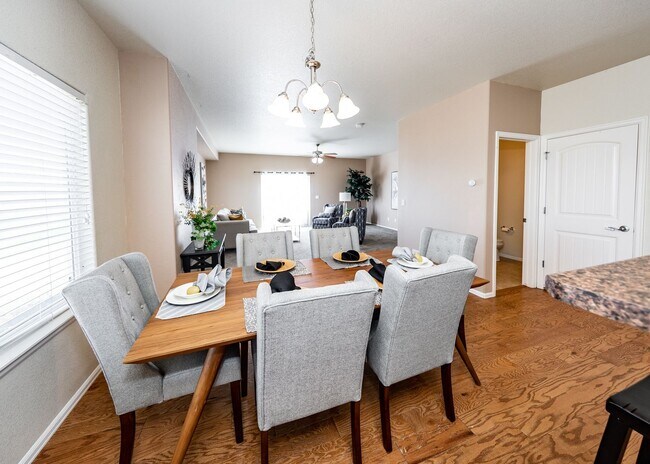 Foto del edificio - Cute End Unit 3 Bedroom Townhome in Lorson Ranch Next to Open Space