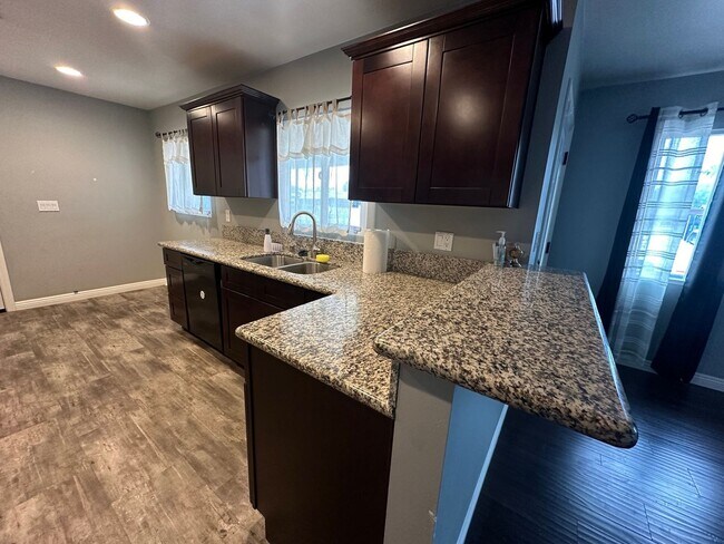 Building Photo - 2 Bedroom Single Family Home in Las Vegas