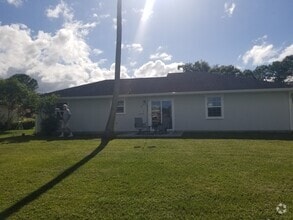 Building Photo - 1088 Persian Ln