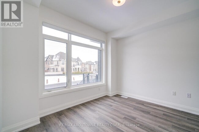 Photo du bâtiment - 3172 SIXTH LINE