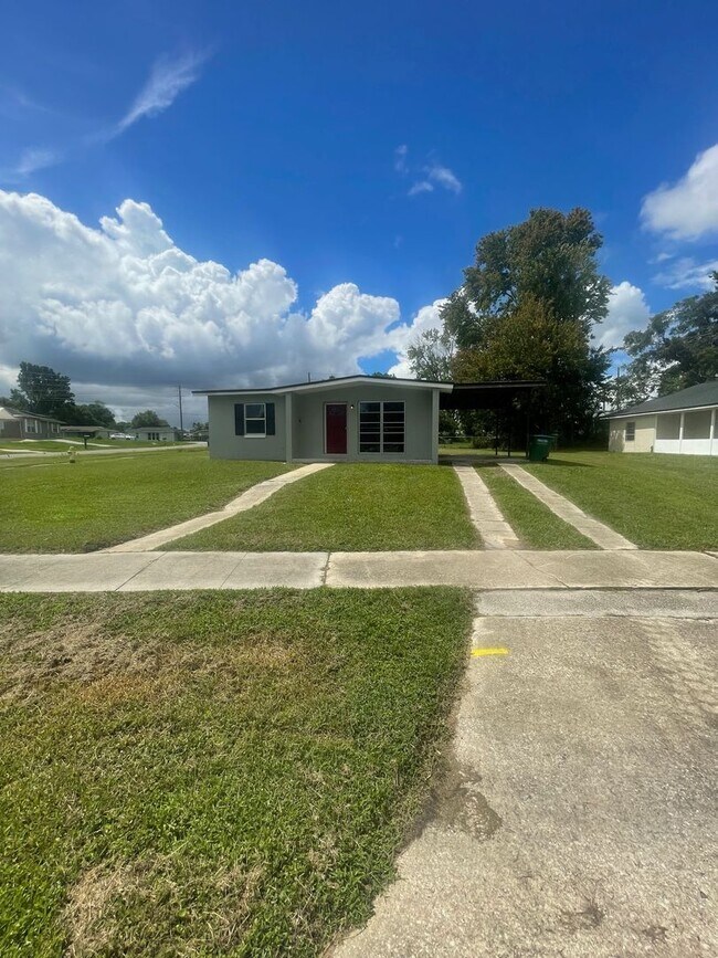 Foto del edificio - 2 Bed 1 Bath Home | Pet Friendly | Washer ...
