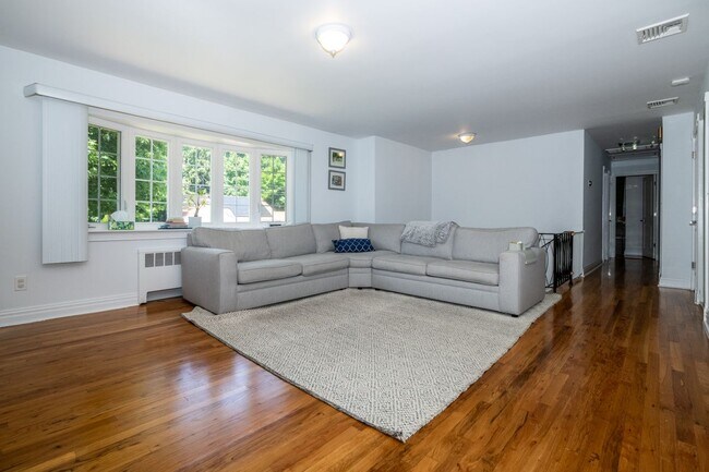Foto del edificio - 18 Carlyle Pl