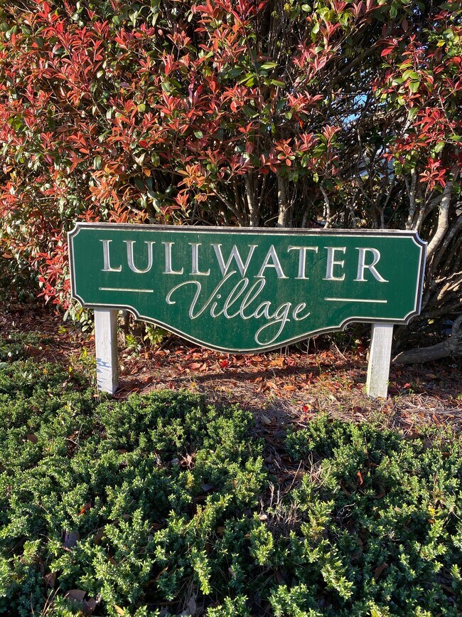 Building Photo - 102 Lullwater Dr