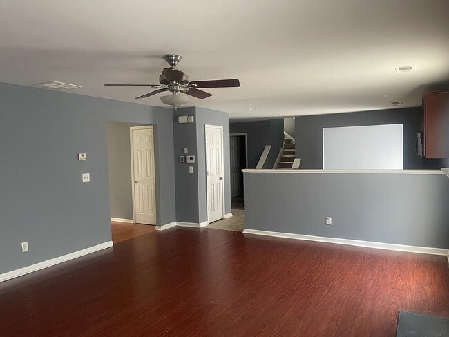 Building Photo - Room in House on Walton View