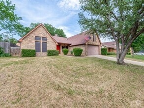 Building Photo - 3220 Cliffview Dr