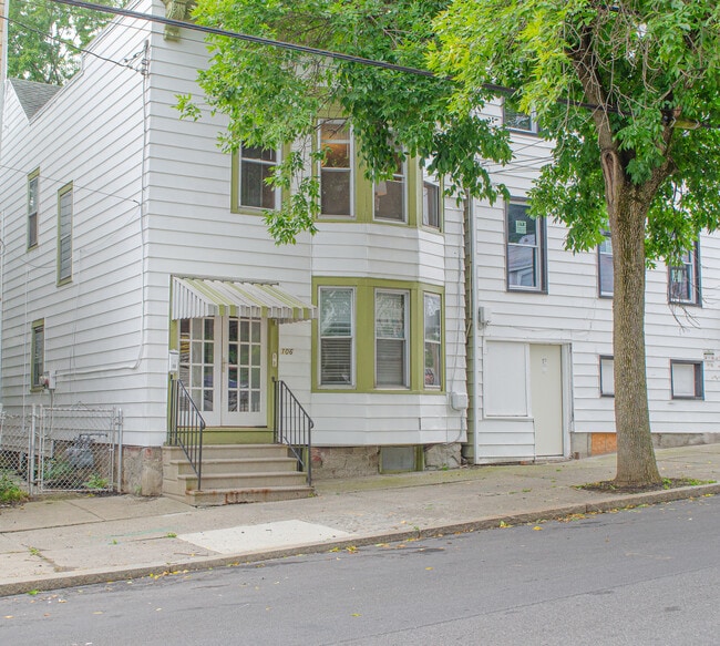 Building Photo - 106 2nd Ave
