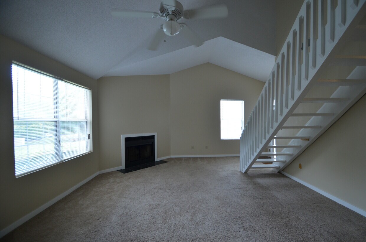 Primary Photo - 7920 Parklane Ct