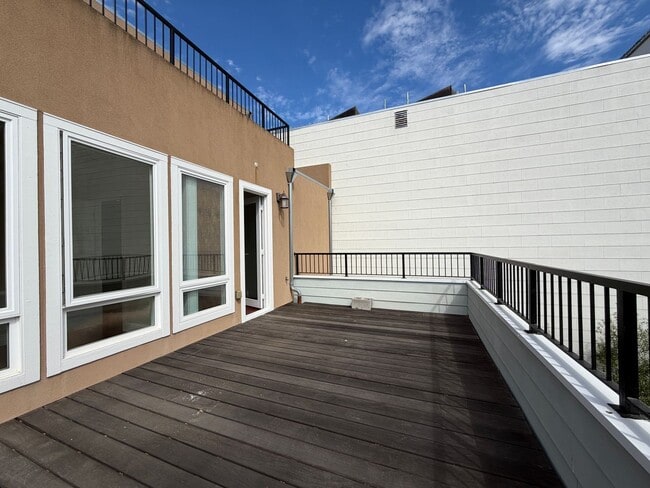 Building Photo - 261B Dolores St