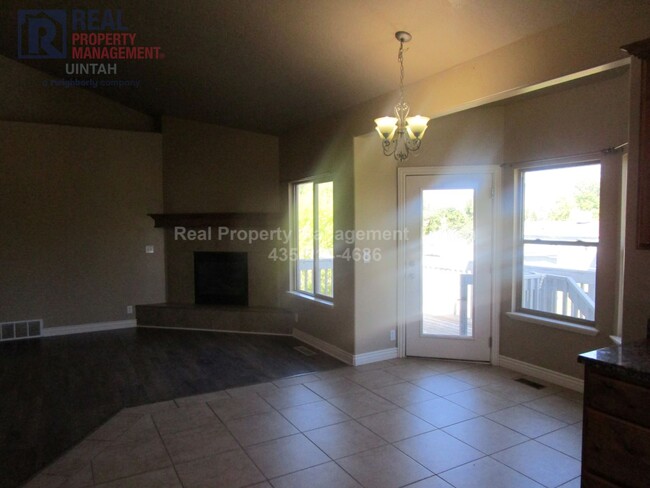 Foto del edificio - Beautiful 6 bedroom, 3 Bath, 3 Car Garage ...