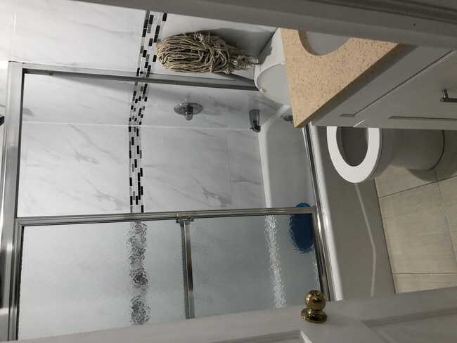 Foto del edificio - 3 bedroom in Woodside NY 11377